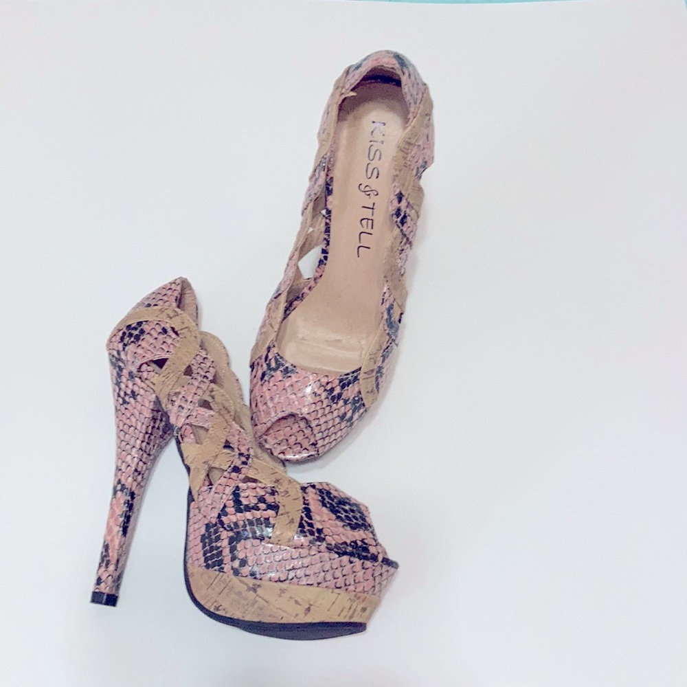 NWT Snakeskin look heels